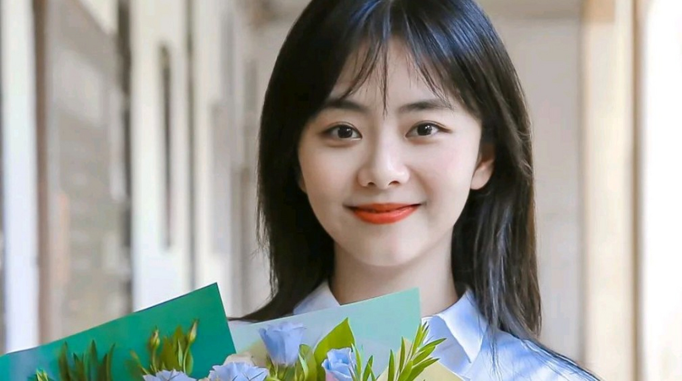 谭松韵1990年出生,2011年毕业于北京电影学院表演系.