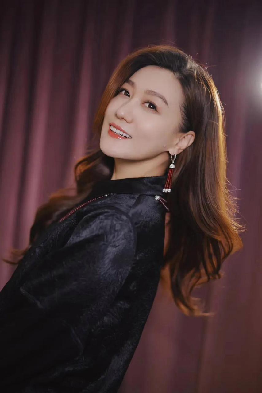 谭晶,1977 年 9 月 11 日出生于山西省侯马市,是中国当代歌坛一位极具