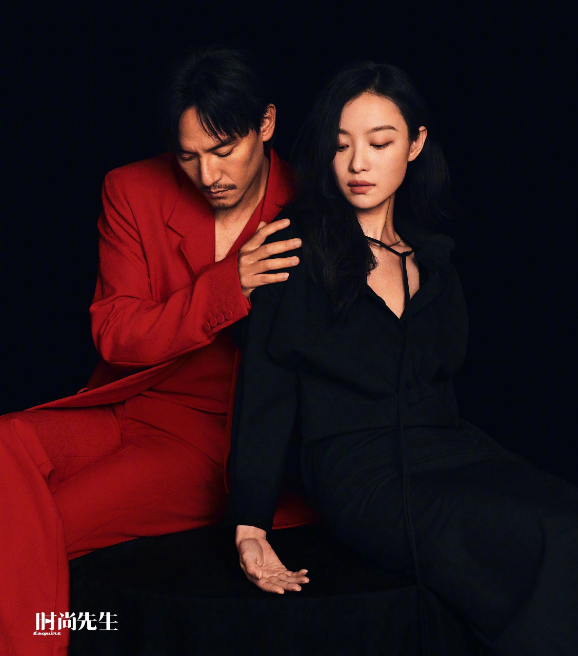 感觉张震化身"红玫瑰",倪妮变成"黑骑士"了,这样的逆cp也是蛮强的!