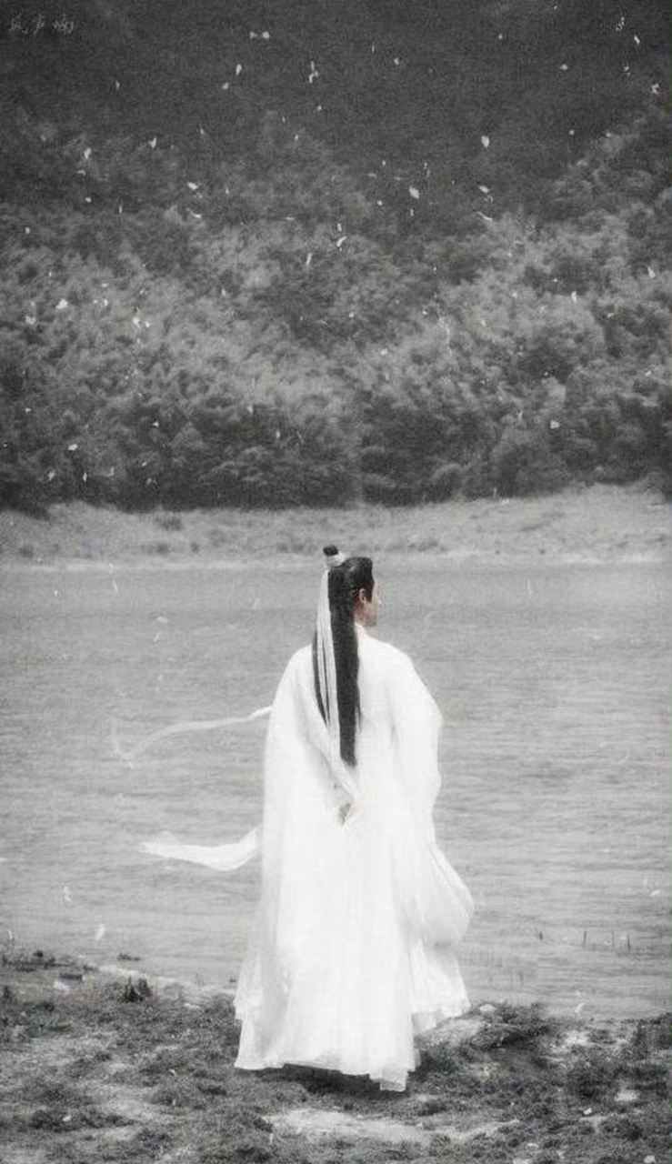 天,仙气是从内而外飘逸出来的,从当年润玉开始,背影就足够让人心动了