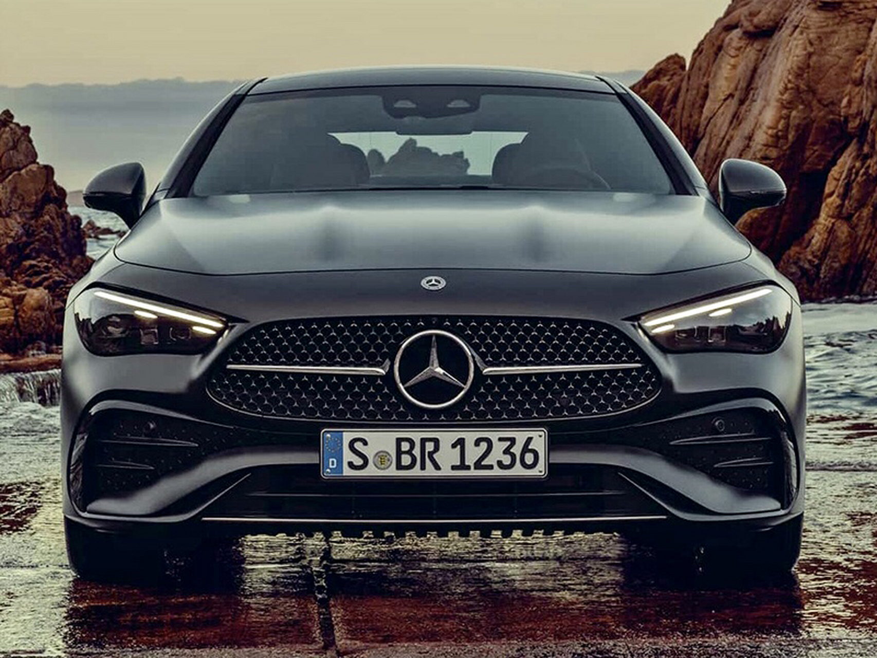 2023款奔驰cle单开门轿跑,侧身100分,尾部100分,前脸大灯,中网和下