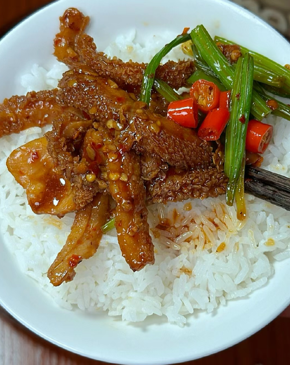 一定要把它列入年夜饭清单!#美食#  爆炒牛肚,鲜辣爆香,和米饭绝配!