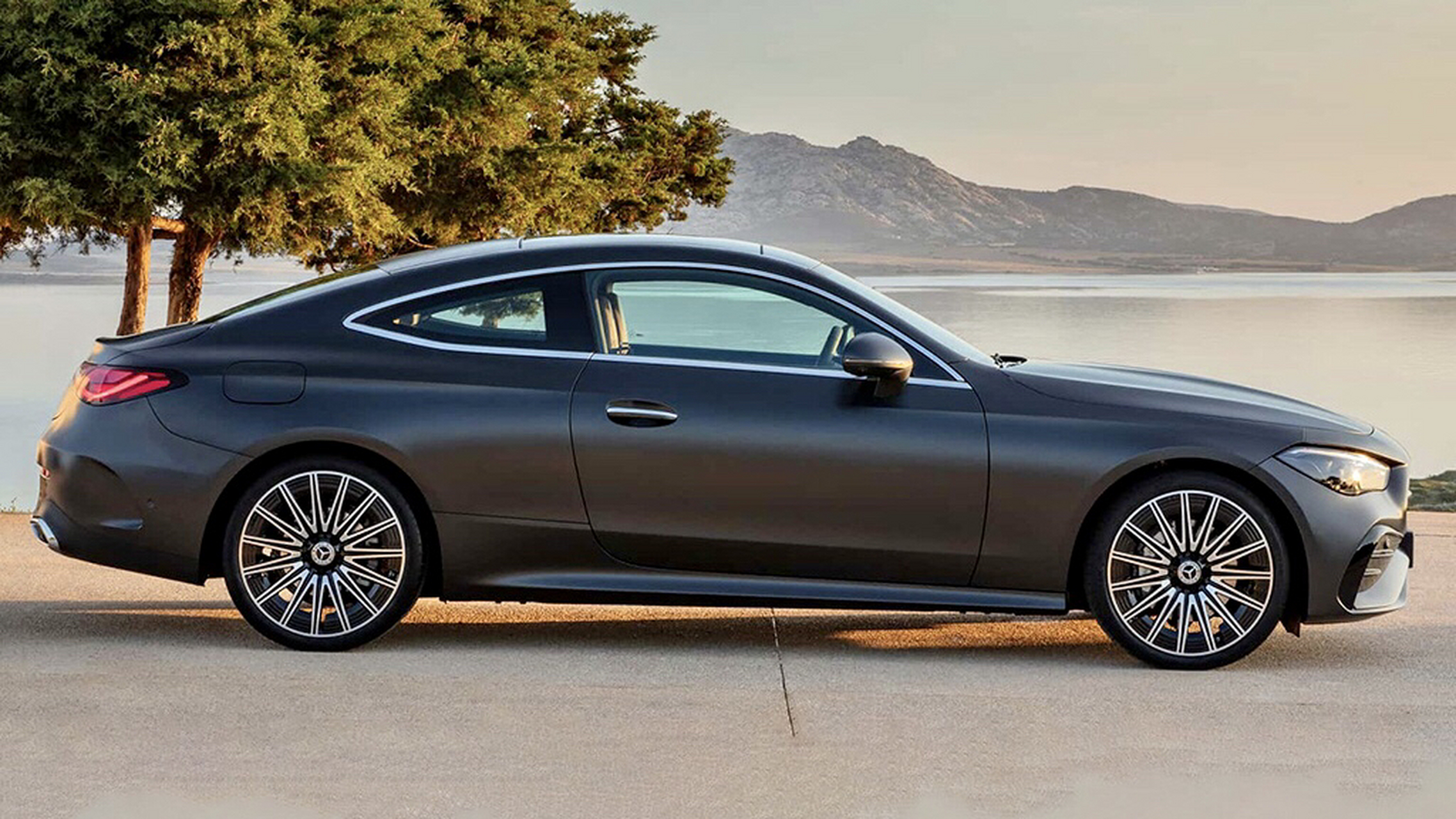 2023款奔驰cle单开门轿跑,侧身100分,尾部100分,前脸大灯,中网和下