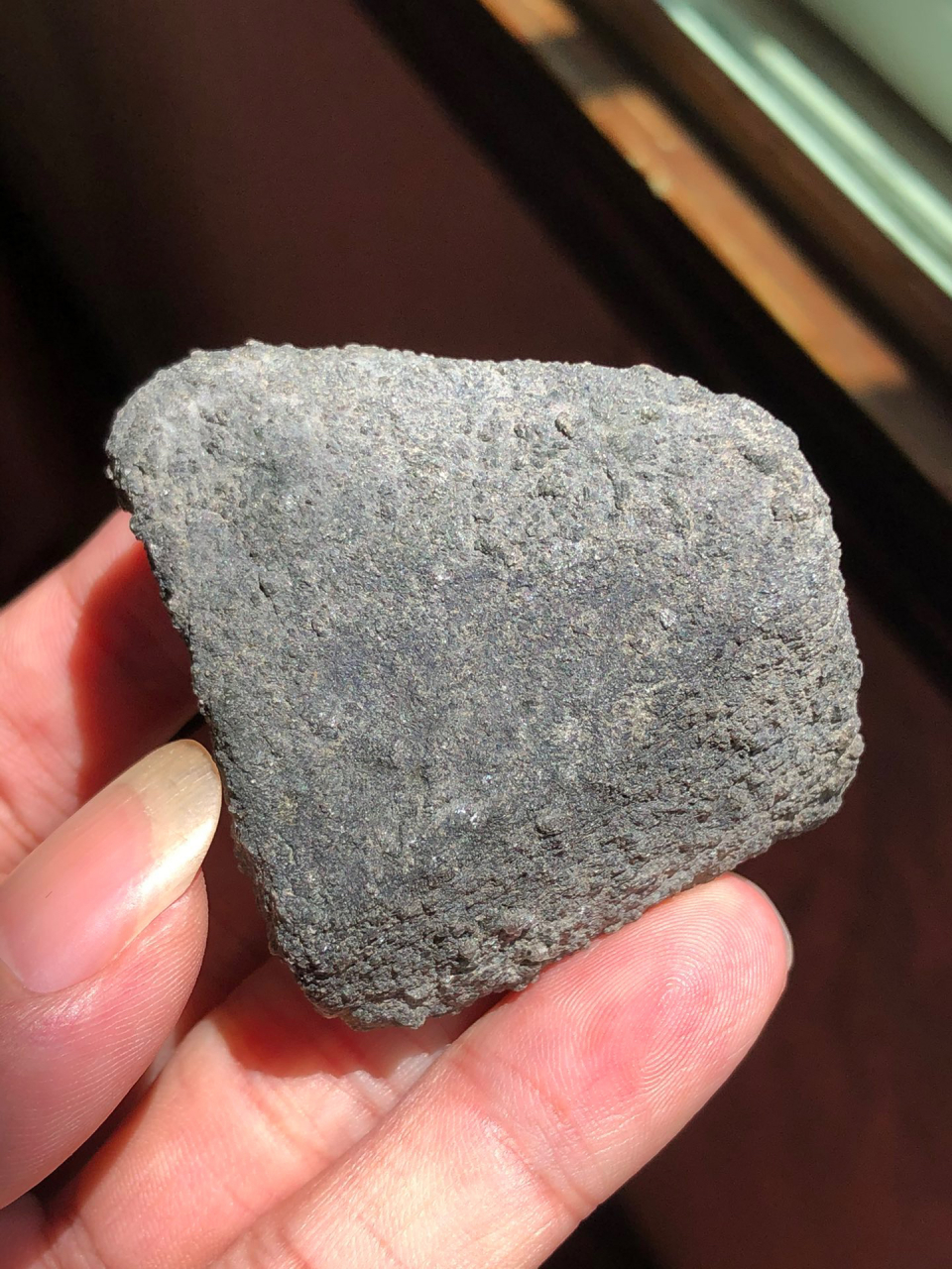 翡翠原石中的脱沙皮是怎么样的呢?