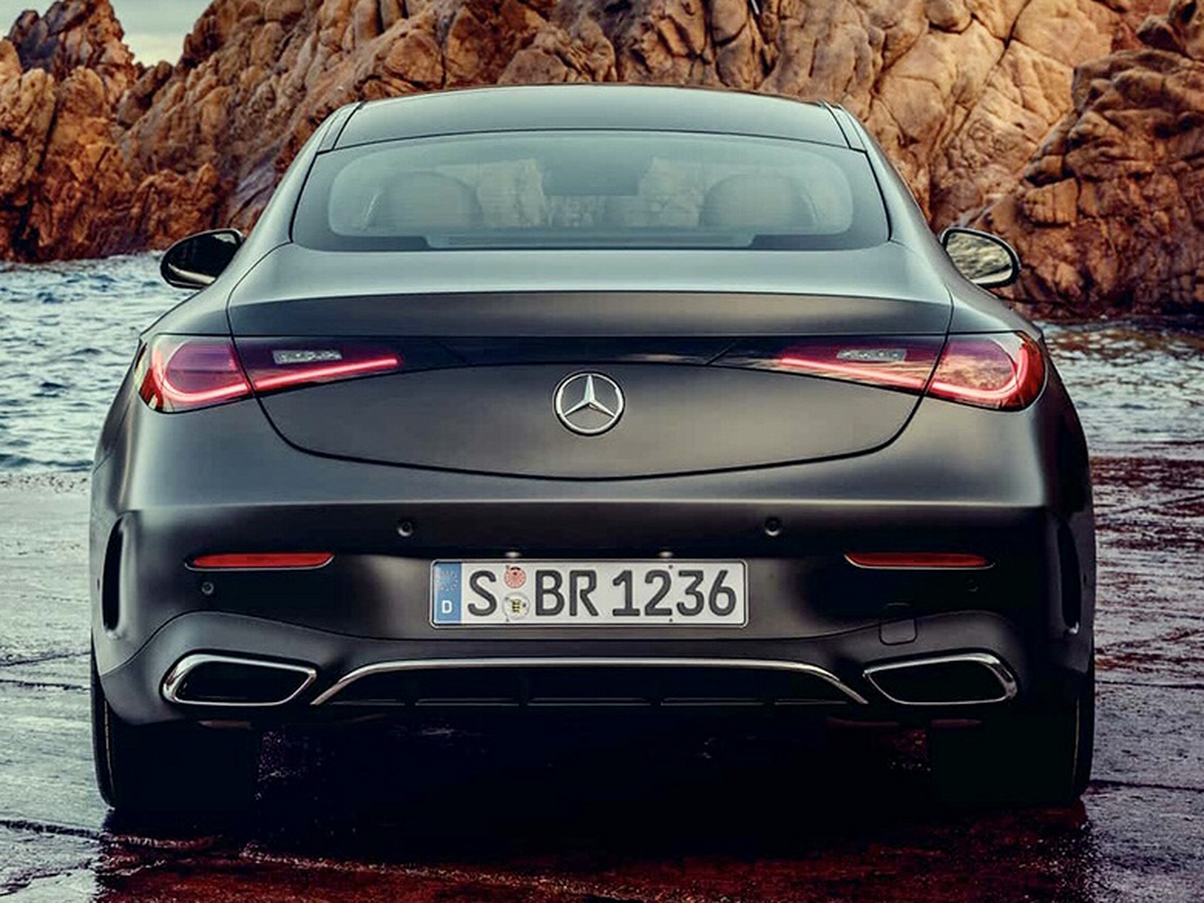 2023款奔驰cle单开门轿跑,侧身100分,尾部100分,前脸大灯,中网和下