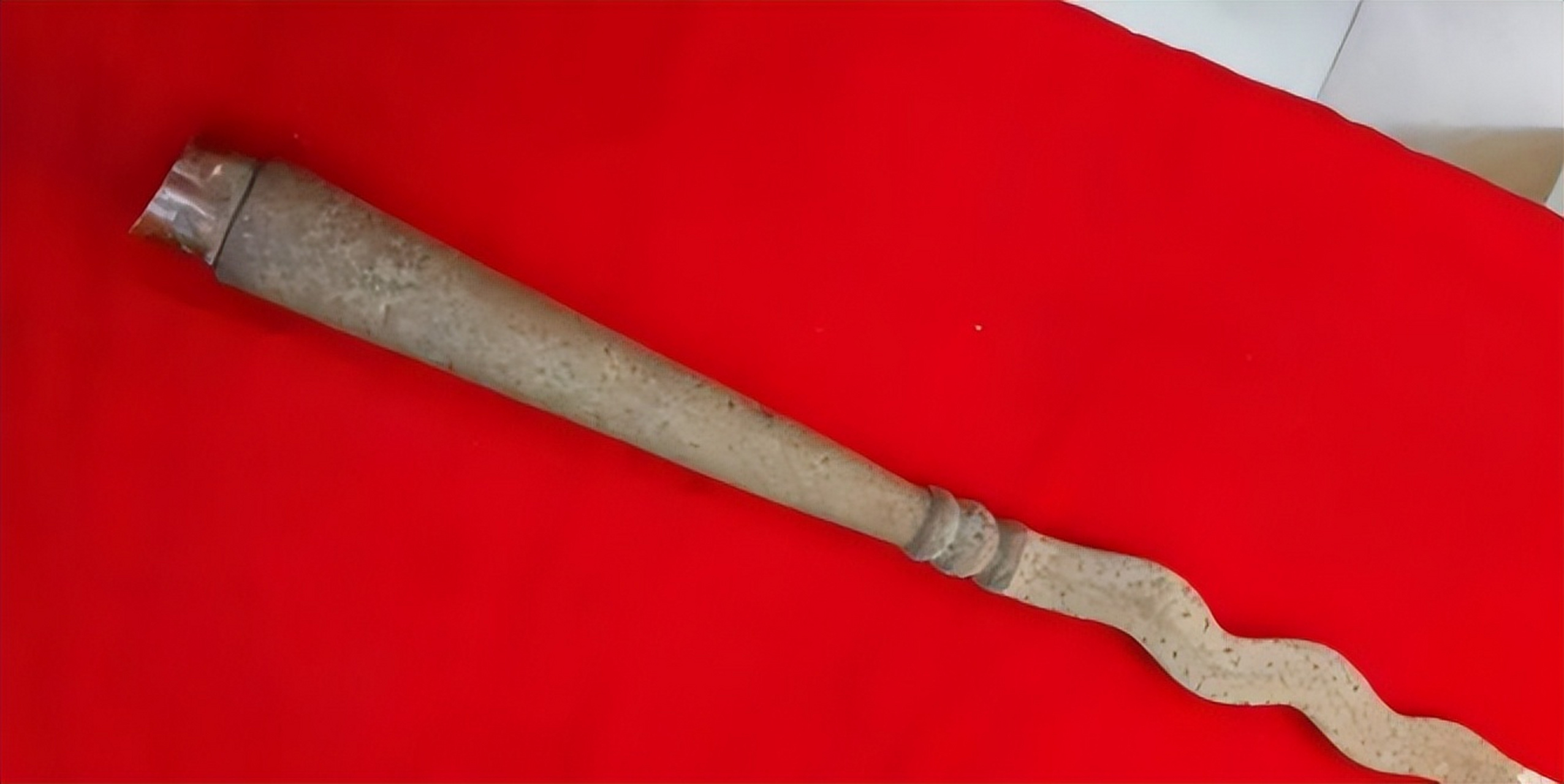 古代枪杆并非由铁棍制成,而是用珍贵的牛筋木制成.