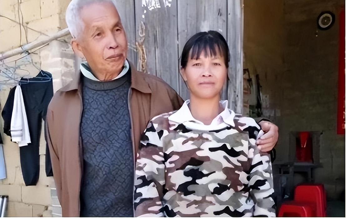 回顾猛男梁二年近半百娶19岁娇妻21年生15子71岁还在生