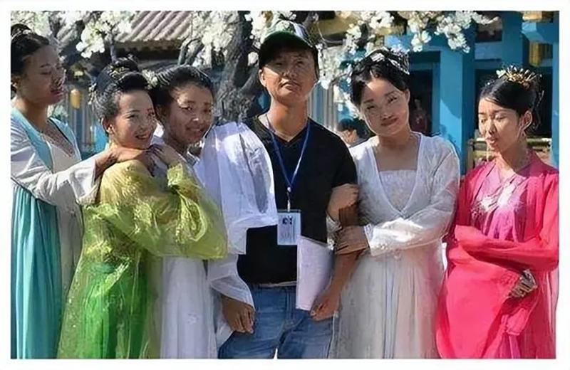 纪实横店20万群演现状美女泛滥懒汉光棍遍地未来在哪里