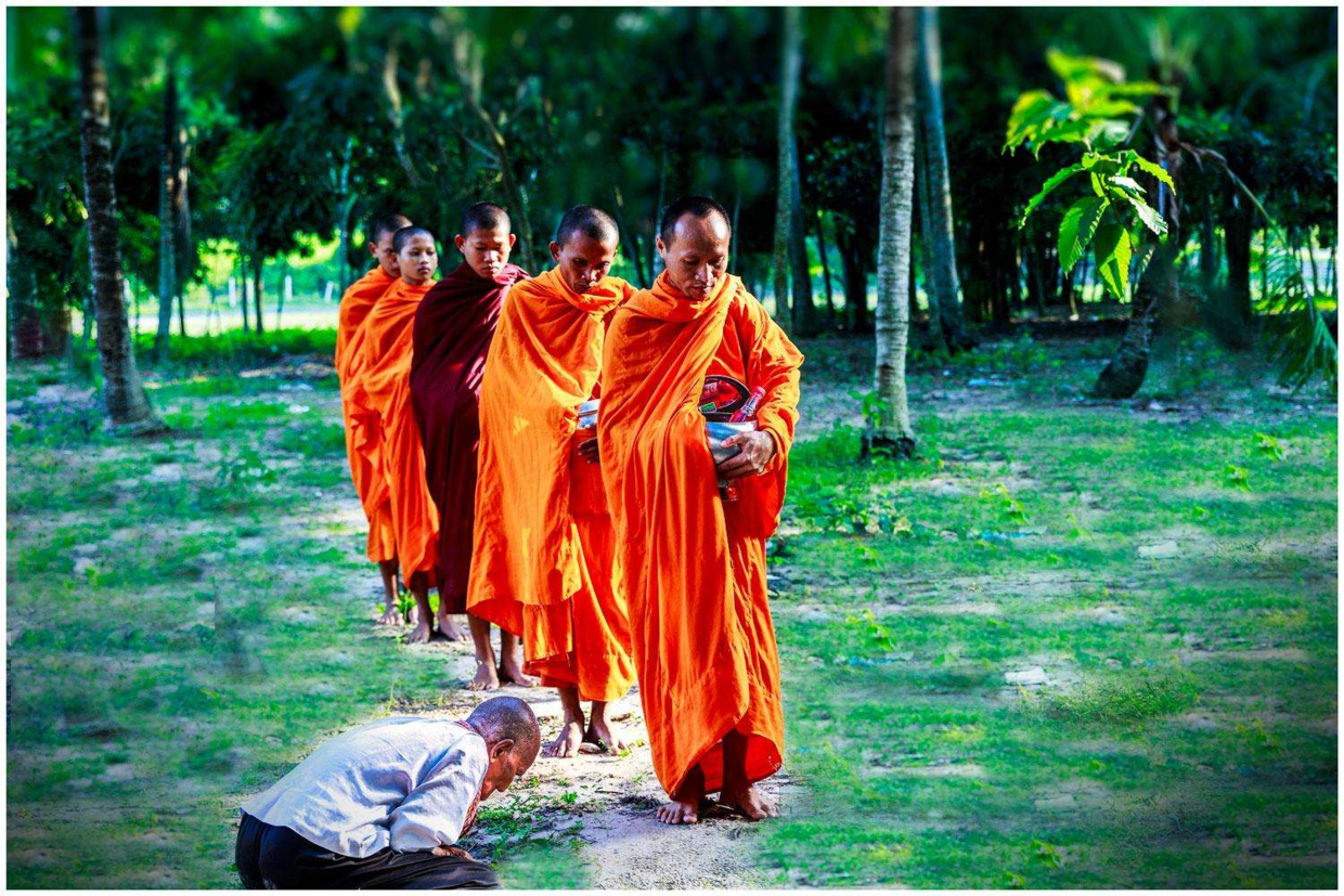 和尚化缘用的碗叫什么?