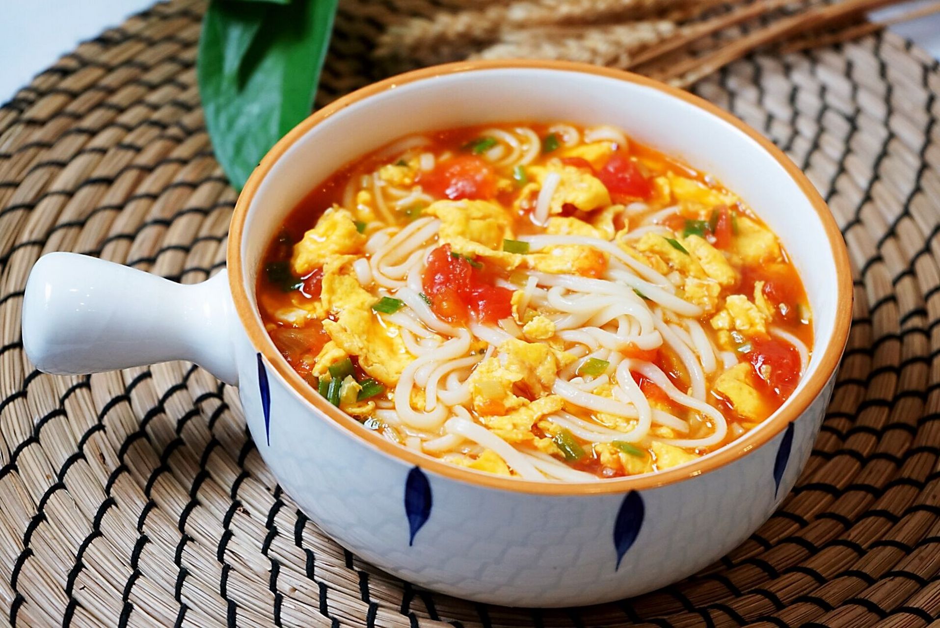 挂面做法大揭秘,酸辣拌面,鸡肉蘑菇炖面,海鲜汤面等6道美味佳肴轻松做