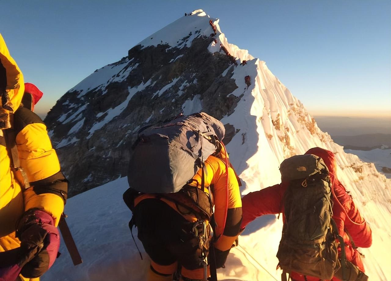 回顾珠峰著名3具遗体睡美人绿靴子休息者为何20年不安葬
