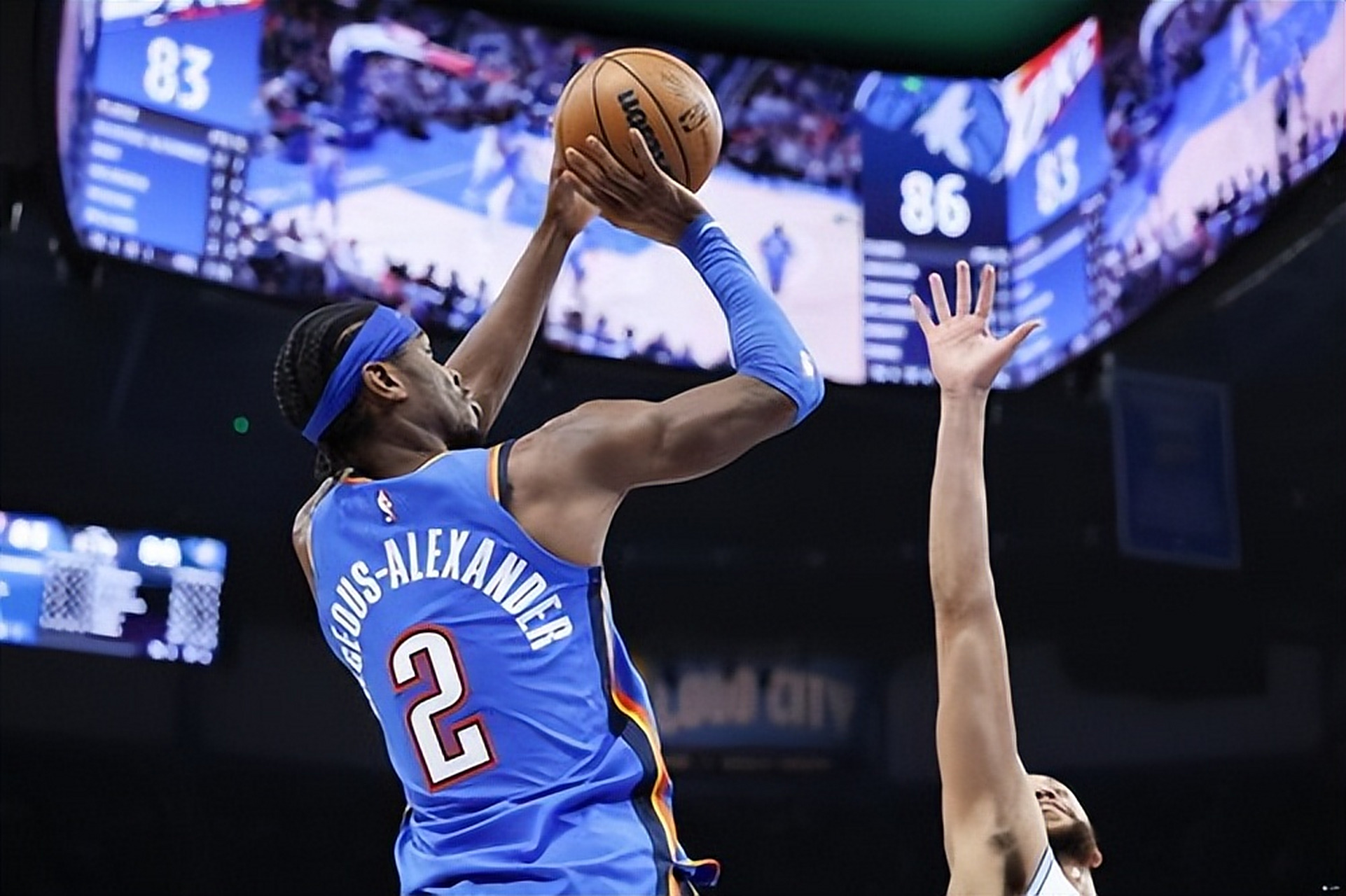 nba新星亚历山大璀璨夺目!本赛季场均31.3分5.6篮板6.4助攻2.2抢断0.