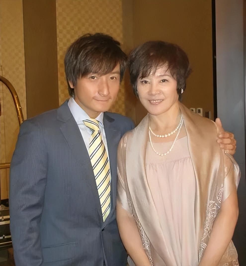 演员盖克:与前夫离婚后,独自一人陪伴女儿长大,现在的好吗