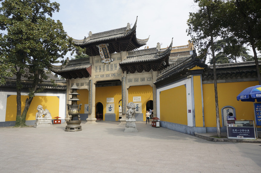 镇江金山寺景区是中国著名的佛教圣地