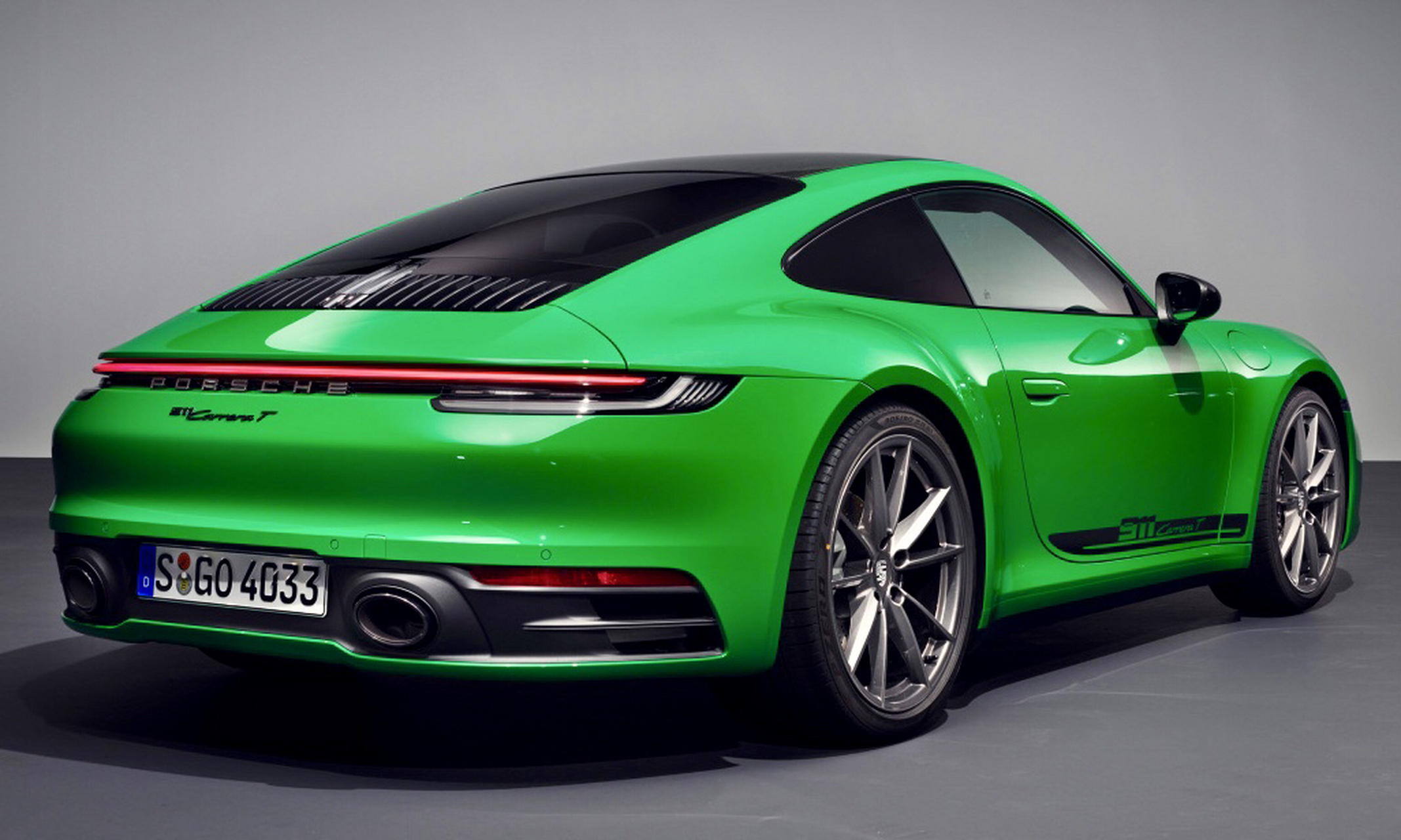 来一辆荧光绿的保时捷911超跑去夜店门口撩妹可好?