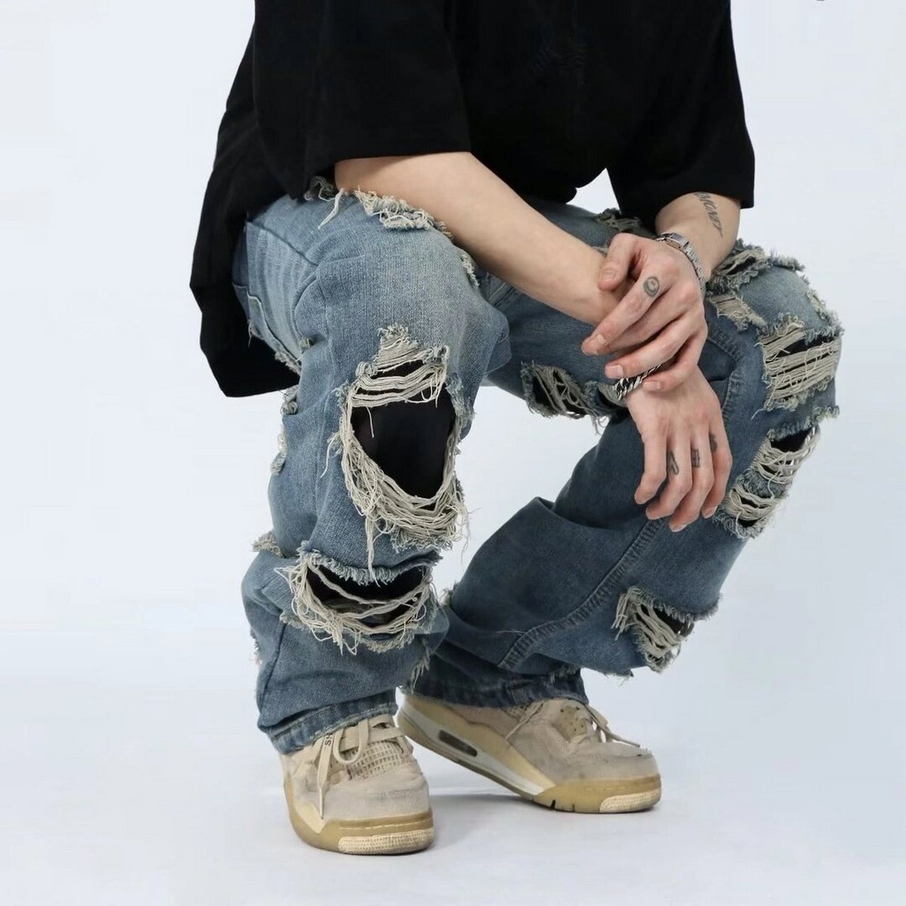 复古高街  这款裤子设计感十足,采用高街风格,直筒版型,轻松显高显瘦