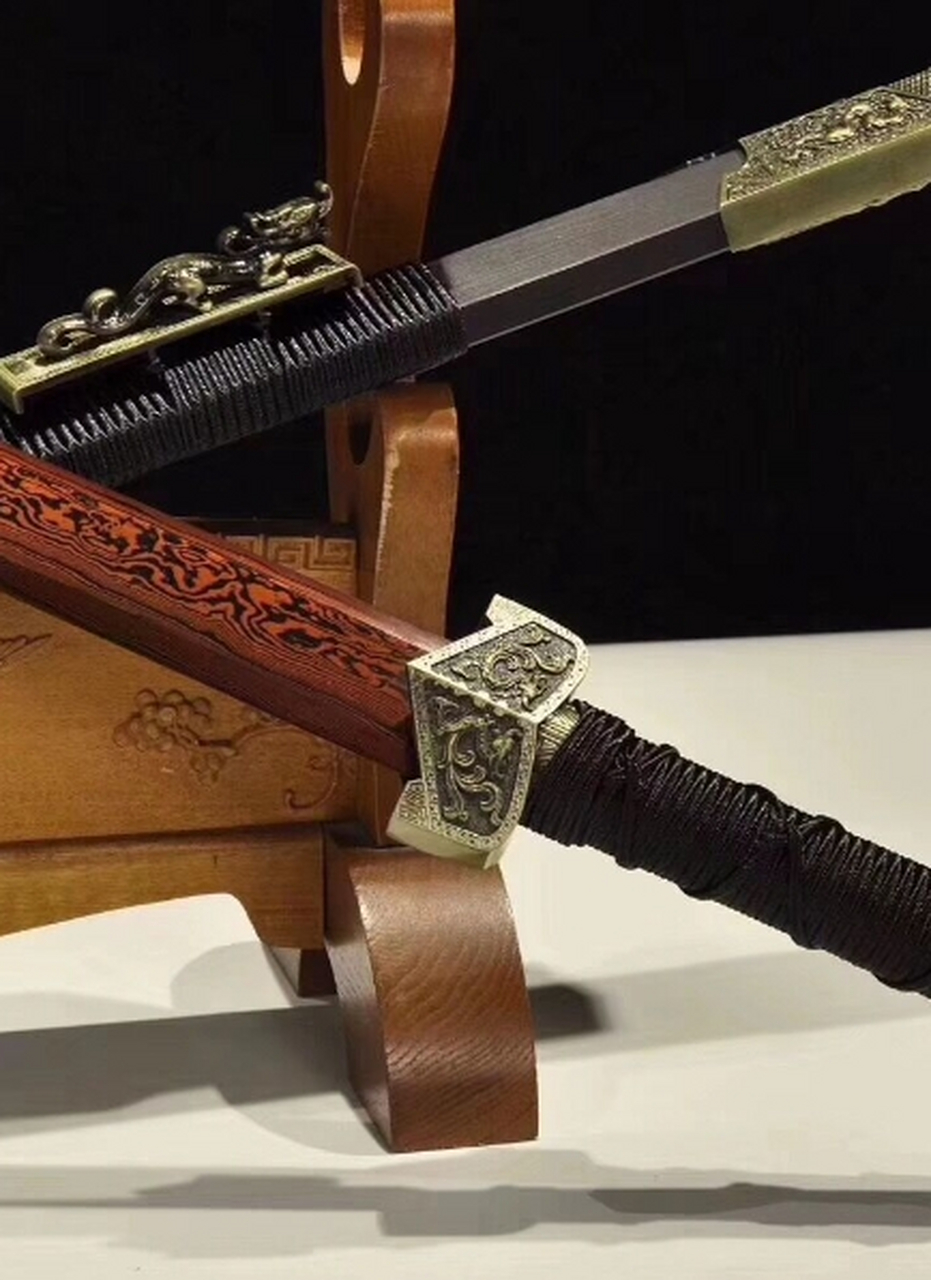 相传欧冶子和干将两大剑师联手所铸,这把剑可是有着不平凡的来历.