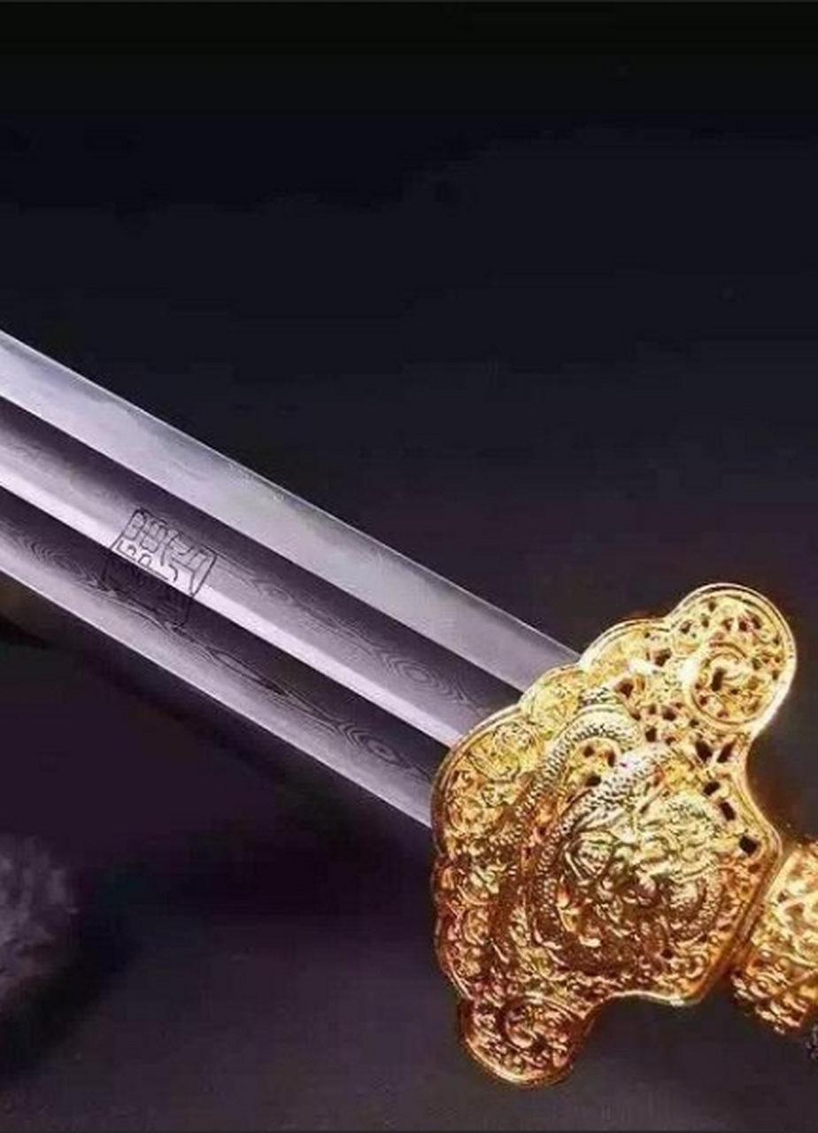 相传欧冶子和干将两大剑师联手所铸,这把剑可是有着不平凡的来历.