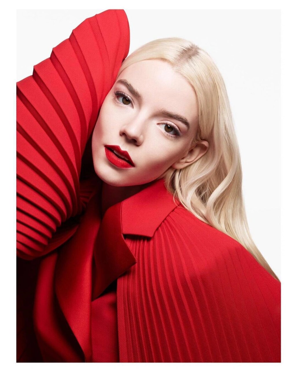 安雅泰勒乔伊口红广告大片  安雅·泰勒-乔伊作为全新代言人,演绎了一