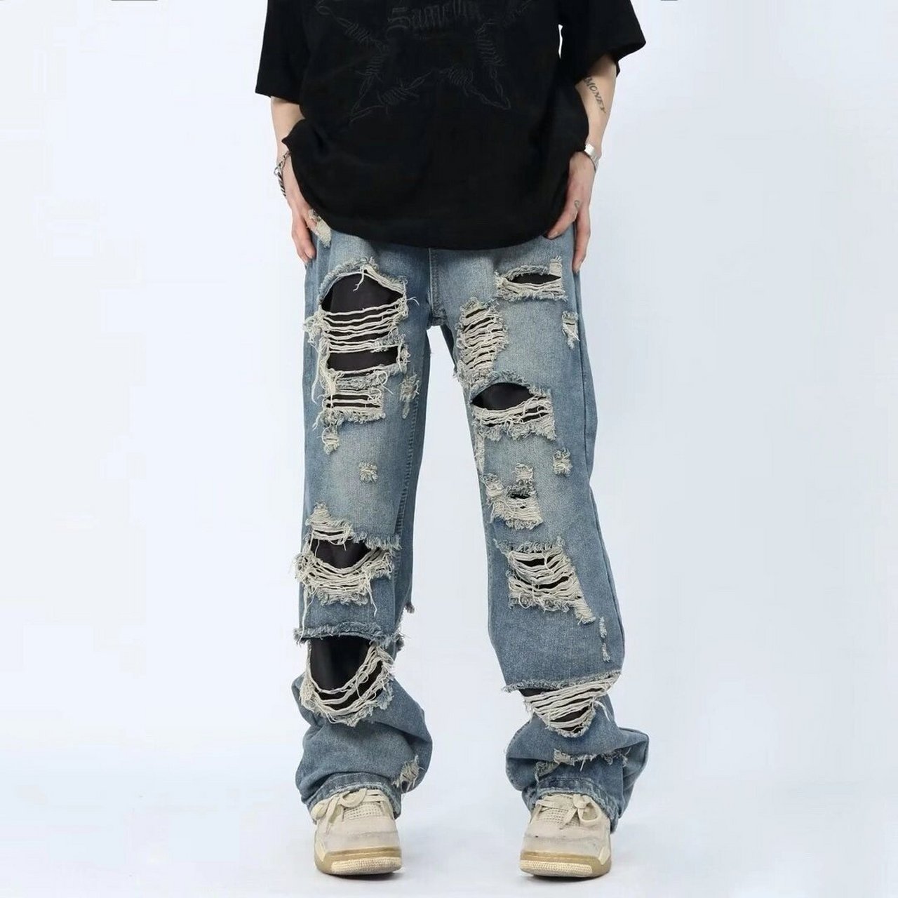 复古高街  这款裤子设计感十足,采用高街风格,直筒版型,轻松显高显瘦