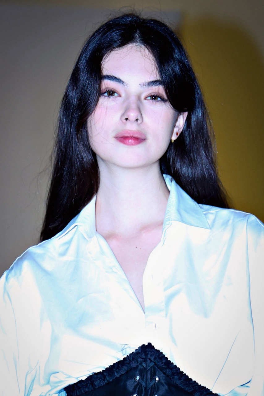 2月创作激励计划# #女明星怎么穿# #时尚穿搭# 戴娃·卡塞尔为主演