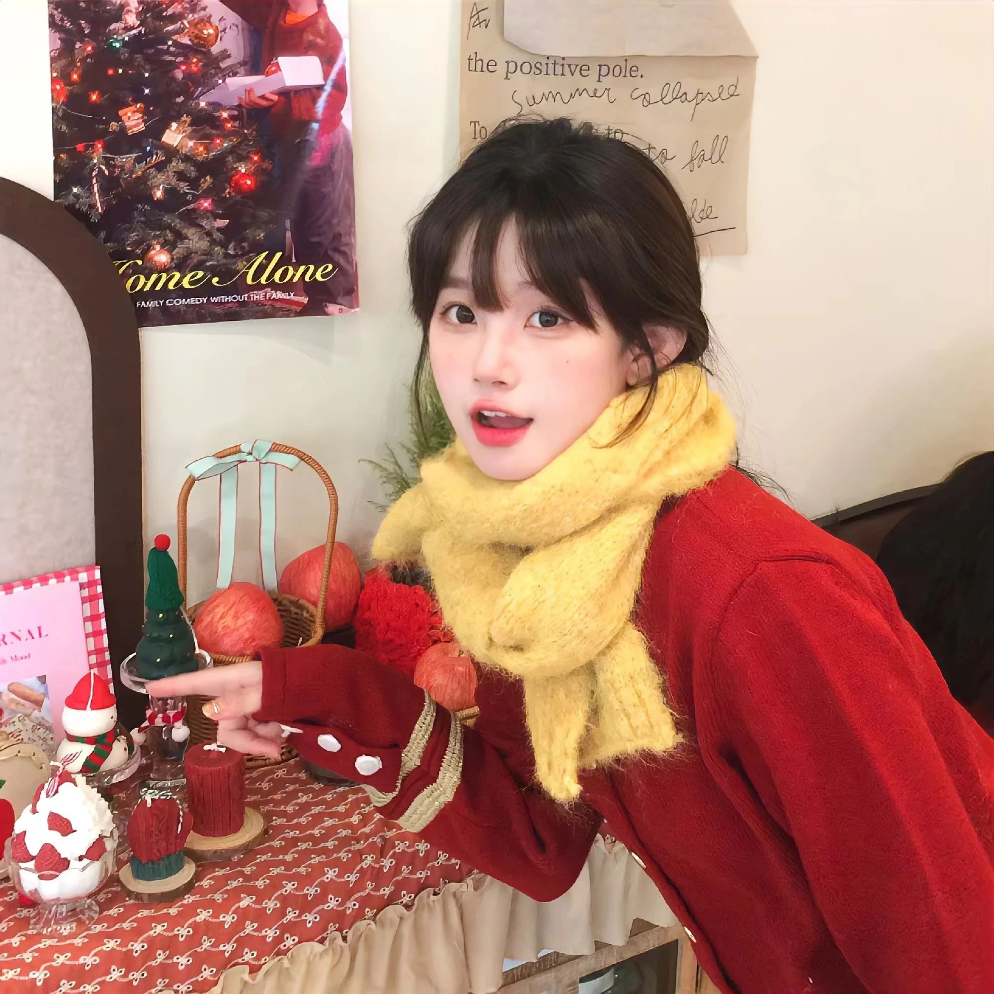 来换2024新年红色女生头像