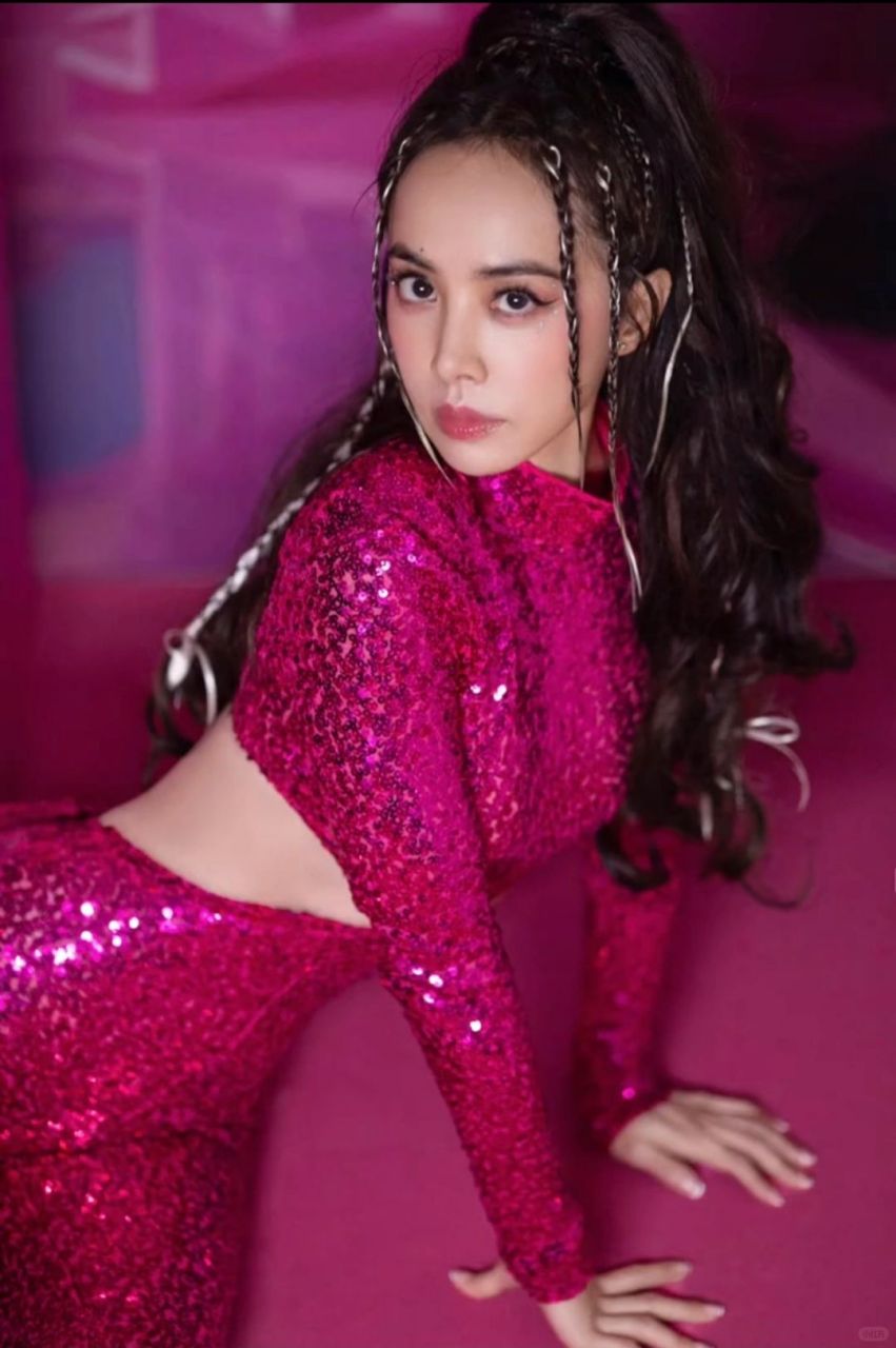 今晚,我如约在电视机前等待jolin蔡依林的跨年演唱会.