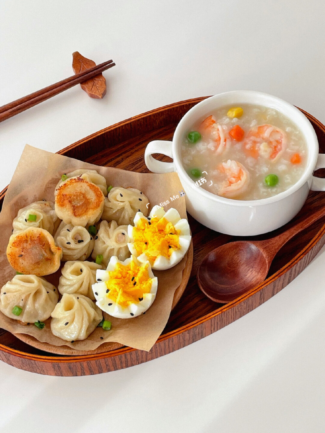 生煎下锅煎熟再来一碗鲜美的虾仁蔬菜粥这款粥是我早餐时常喝的一款