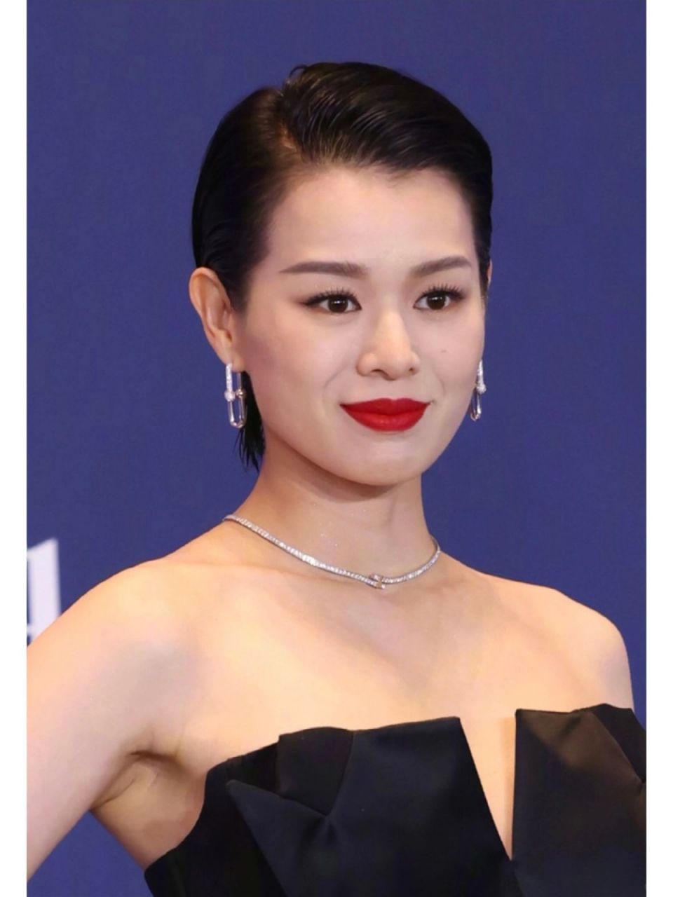 金晨,江疏影等众多时尚名人相约红毯,犹如一场满载惊喜的视觉盛宴.