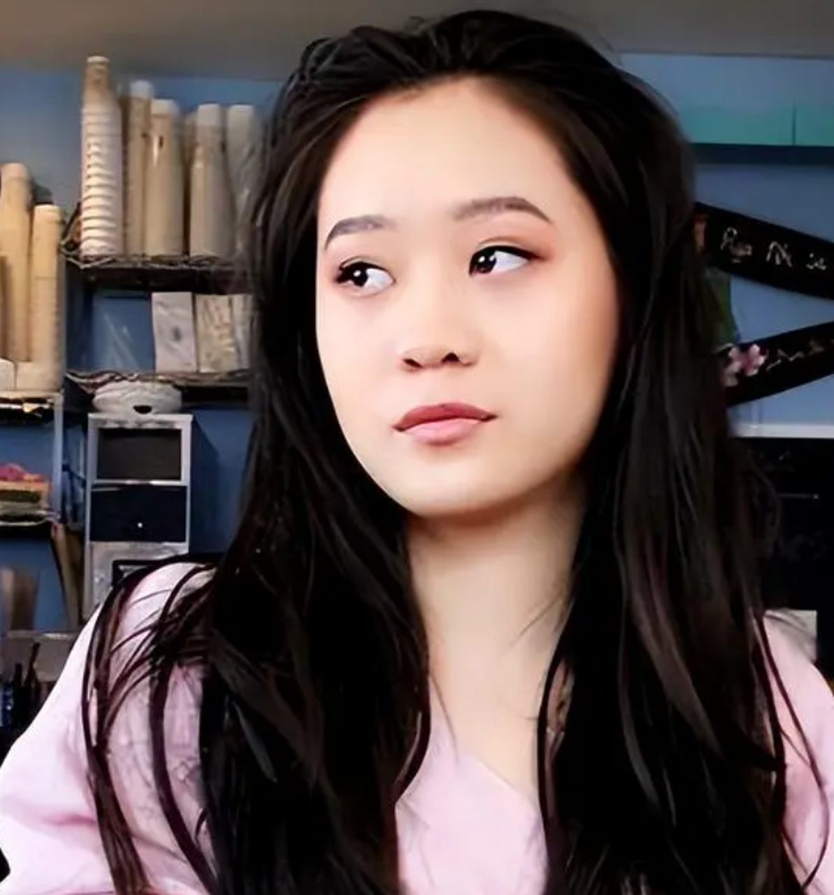 李思:父亲是李连杰,母亲是黄秋燕,我是留守儿童,34岁仍然未婚.