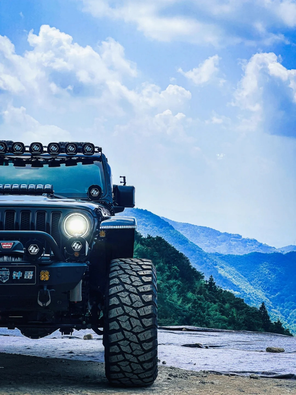 今天我要和大家分享一款真正意义上的越野传奇——jeep牧马人!