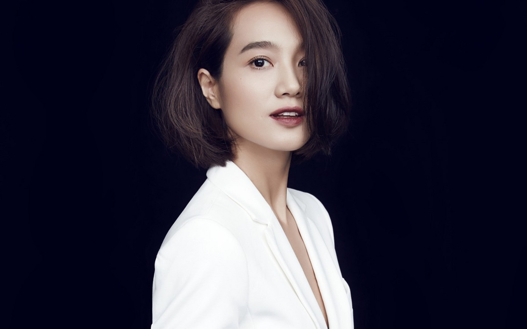 朱丹说是因为吃了车厘子,吐核的时候周一围一把手接过朱丹吐下的核