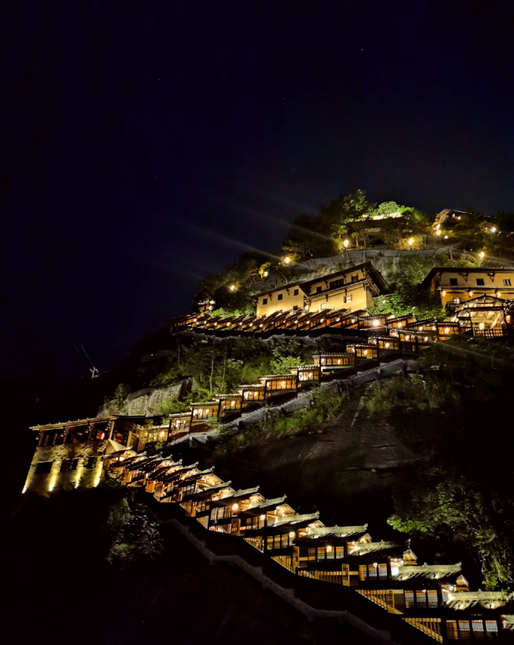 望仙谷悬崖民宿是春节度假的好去处,位于江西省上饶市广信区望仙谷,被