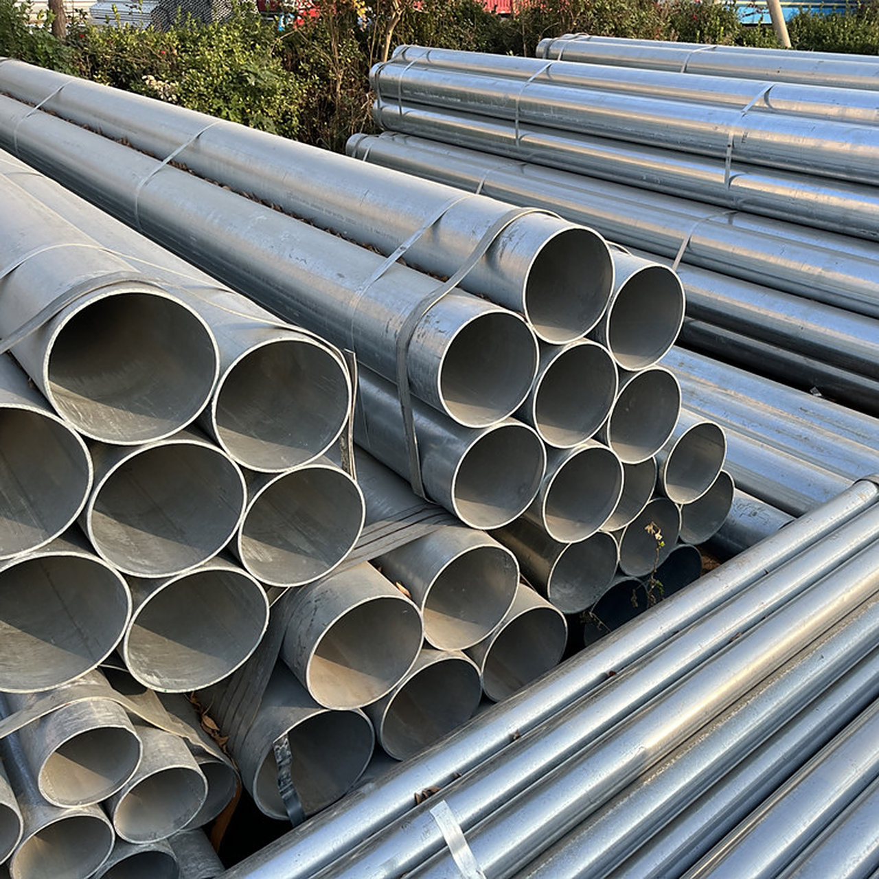 地铁高铁消磁镀锌钢管因其耐腐蚀,高强度和低维护成本等优点,成为高铁