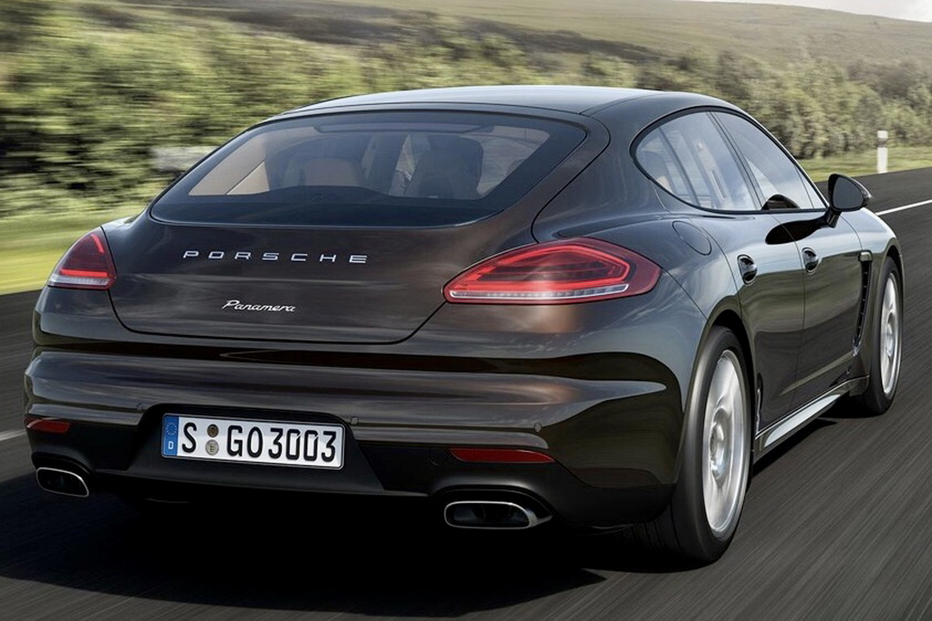 保时捷帕拉梅拉新老款尾部对比图,老款尾部大灯采用传统的分体式,饱满