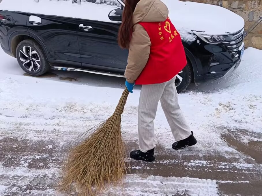 冬天学生志愿者图片图片