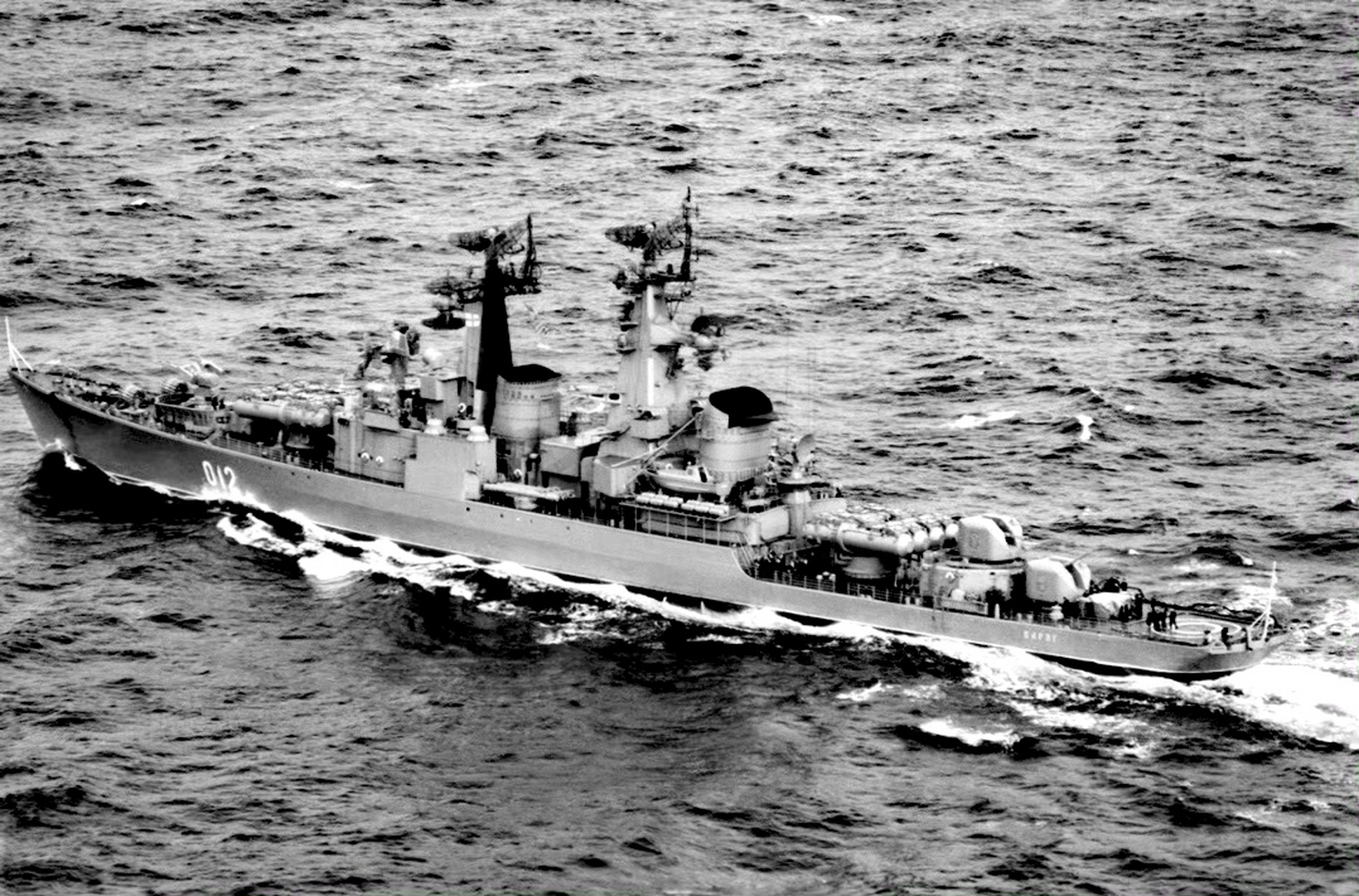 舰船欣赏:前苏联海军58型"肯达"级巡洋舰,该级舰是前苏联第一代导弹