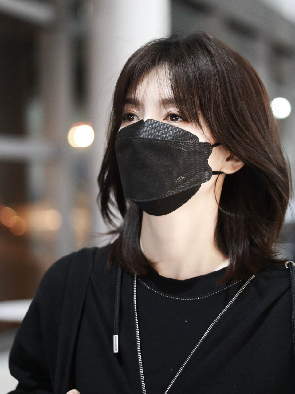 江疏影撞脸孟佳? 江疏影做出了一番令人惊艳的改变——她剪了刘海.