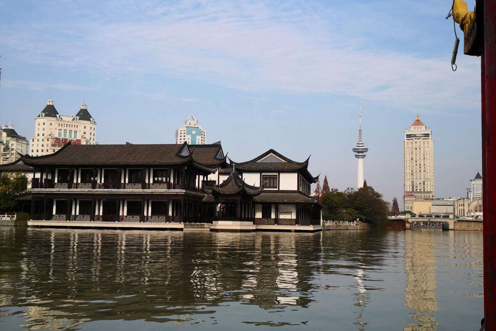 南通是江苏省辖地级市,拥有悠久历史和多元文化.