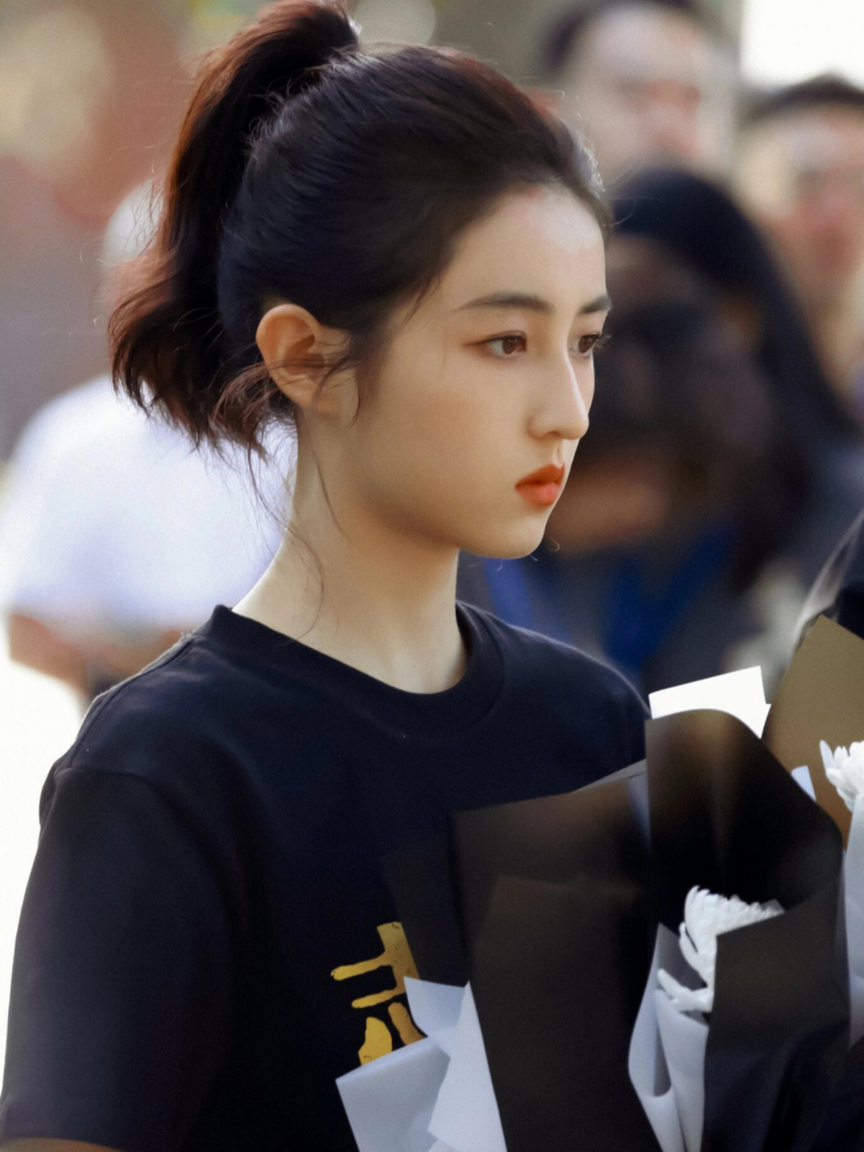 看着她从小长大,不禁让人感慨万分.