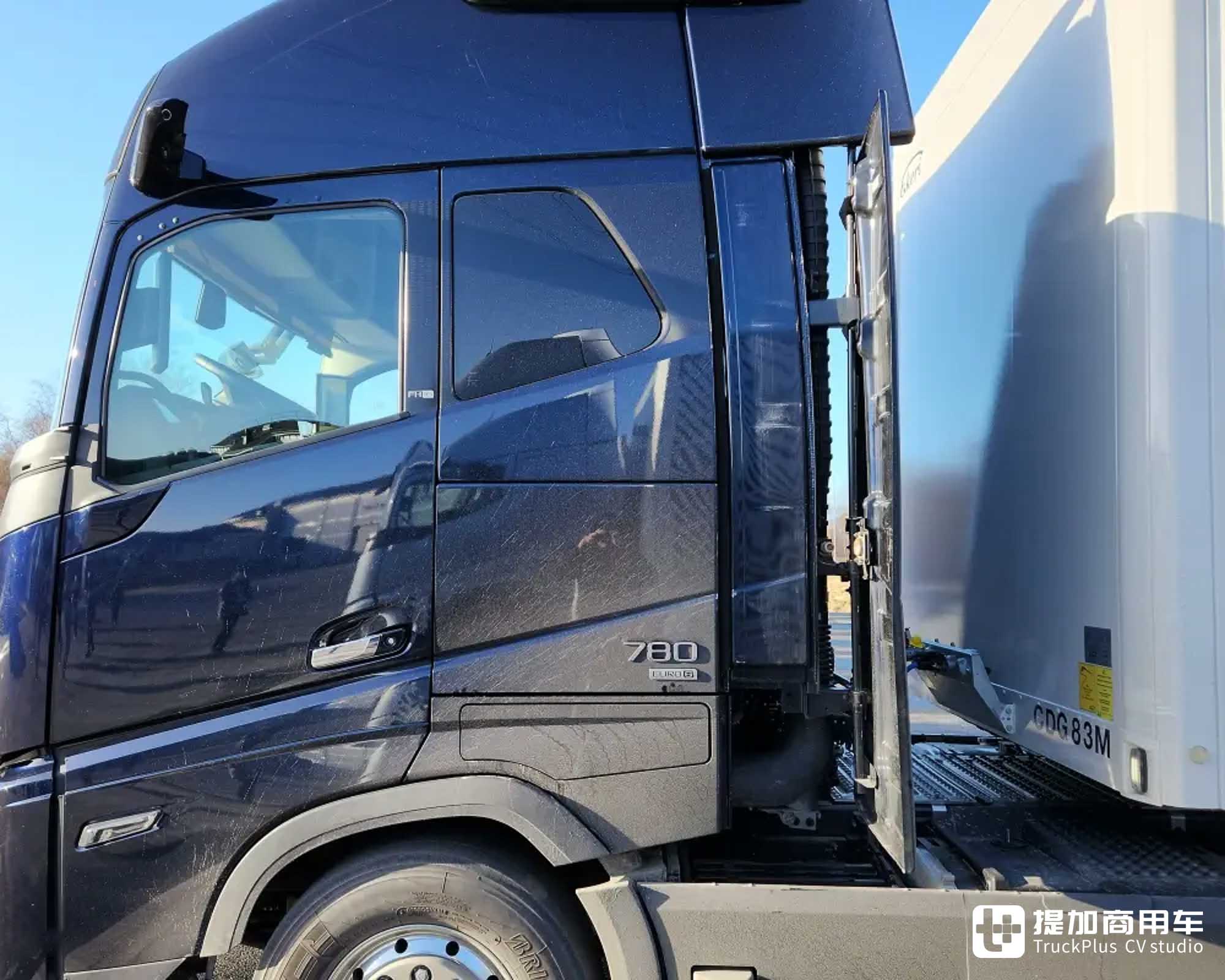 780马力!欧卡马力王沃尔沃fh16 aero牵引车实拍,带你看它有多强