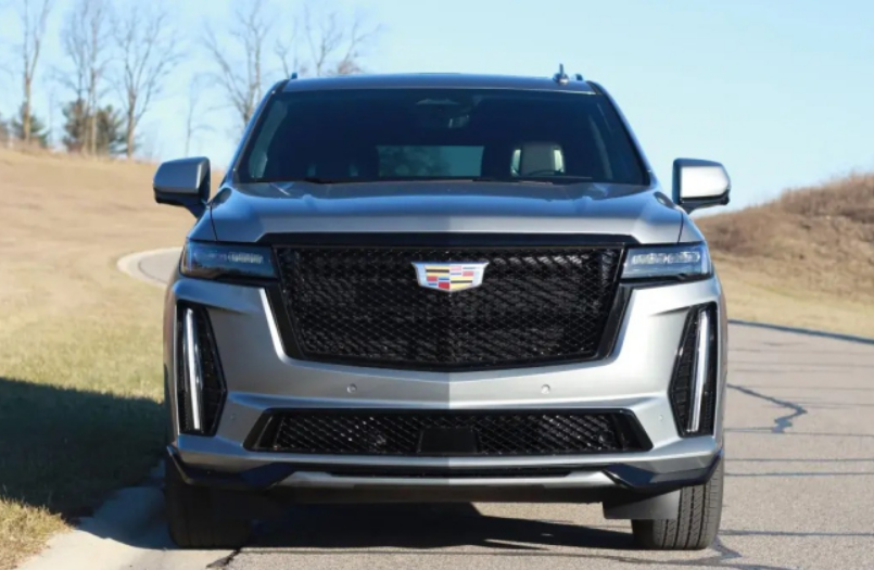 实拍凯迪拉克凯雷德v,造型"勇猛",搭6.2l v8动力,爆691马力