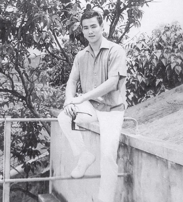 2021年,"木村"离世,为李小龙守墓48年,去世前一周还在扫墓