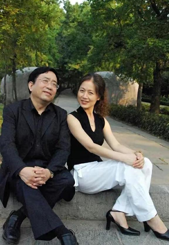 黄梅戏"女皇"马兰,年轻时珠圆玉润,老了也优雅端庄,太气质