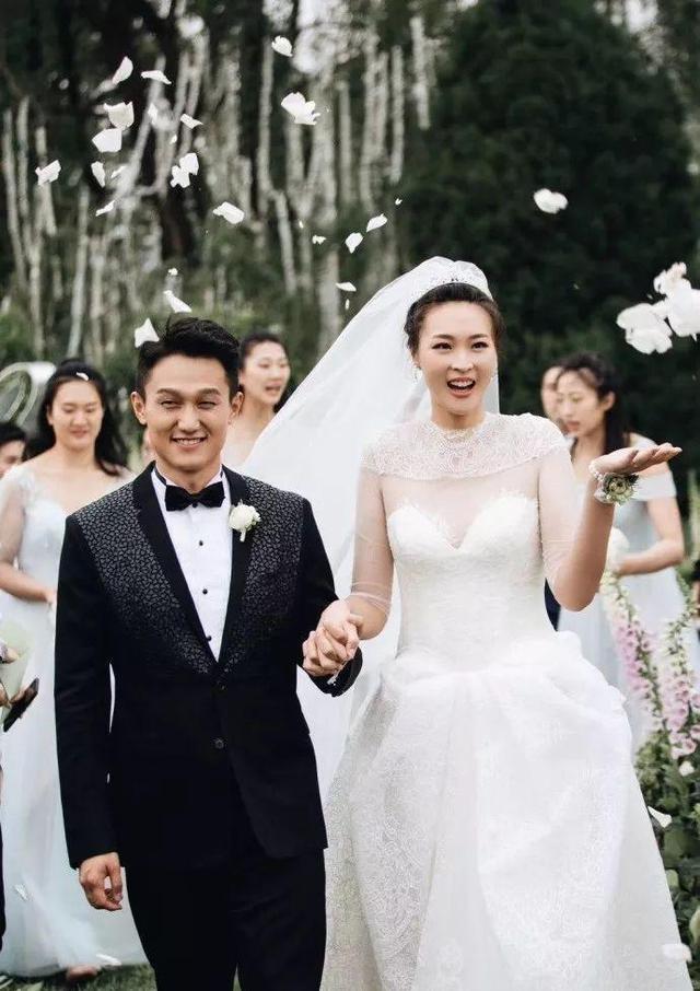 中国女排惠若琪:嫁矮5.5厘米北大博士,婚礼现场郎平泪崩祝福