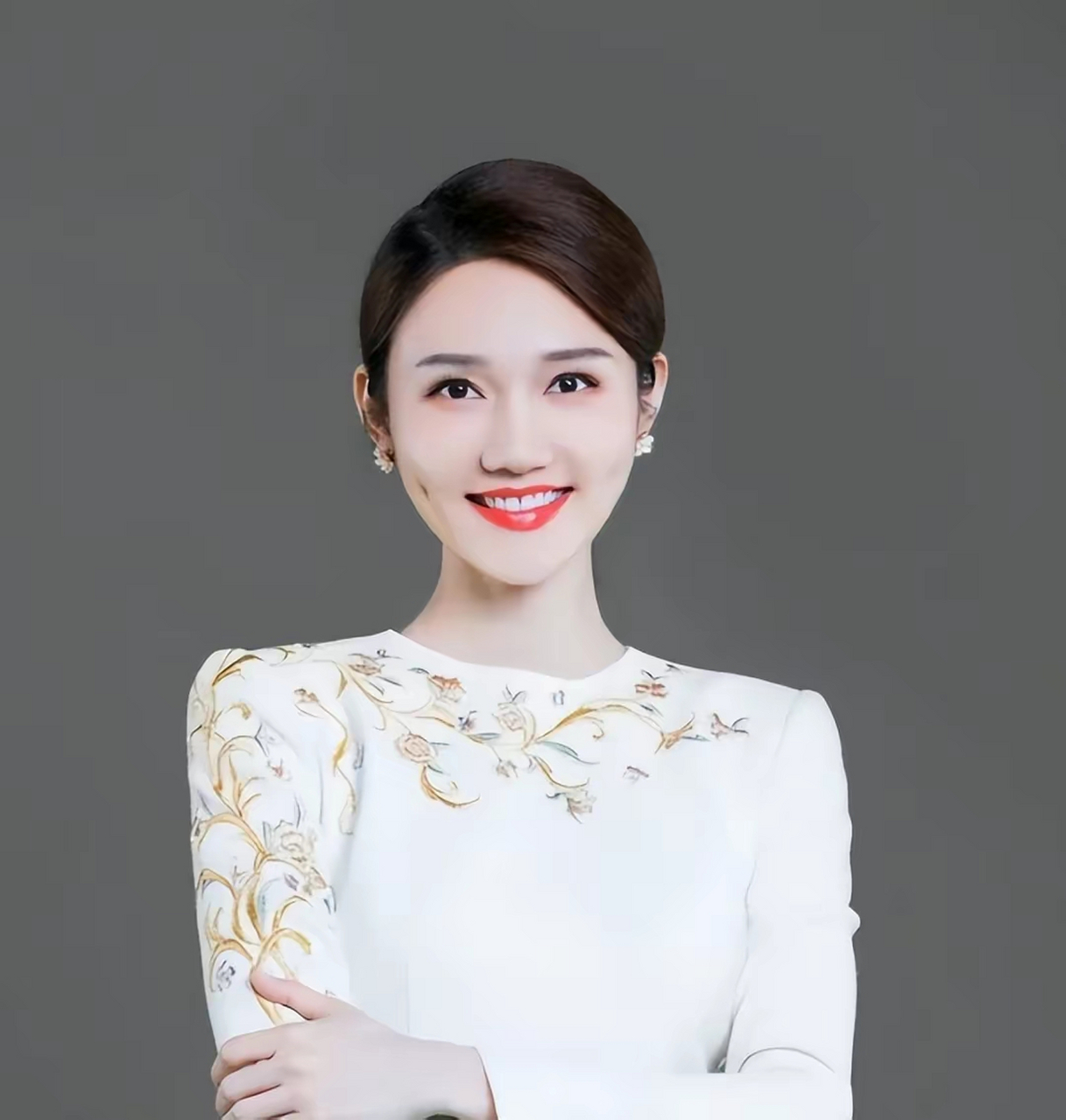 龙洋在财经频道主持什么节目(我想看财经频道节目主持人龙洋)