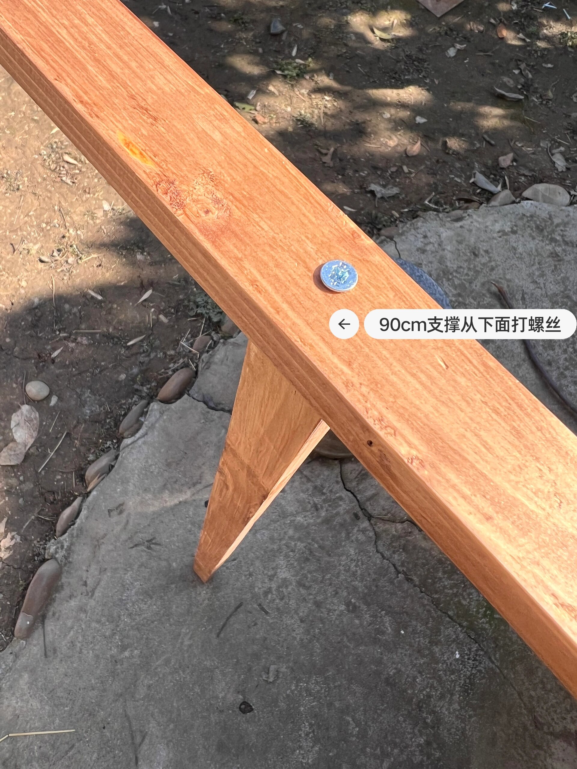 挺大的,就是太大了,哪哪都不好放,正好有不用的木方,直接给它做个架子