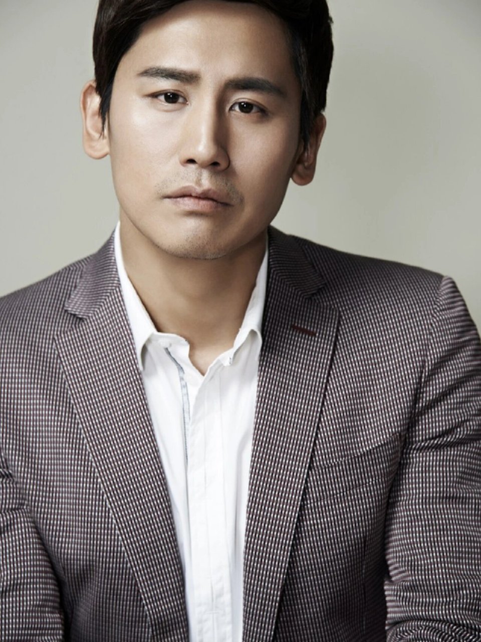 秦昊和于晓光,这两位演员的长相确实有些相似,让人不禁感叹造物主的