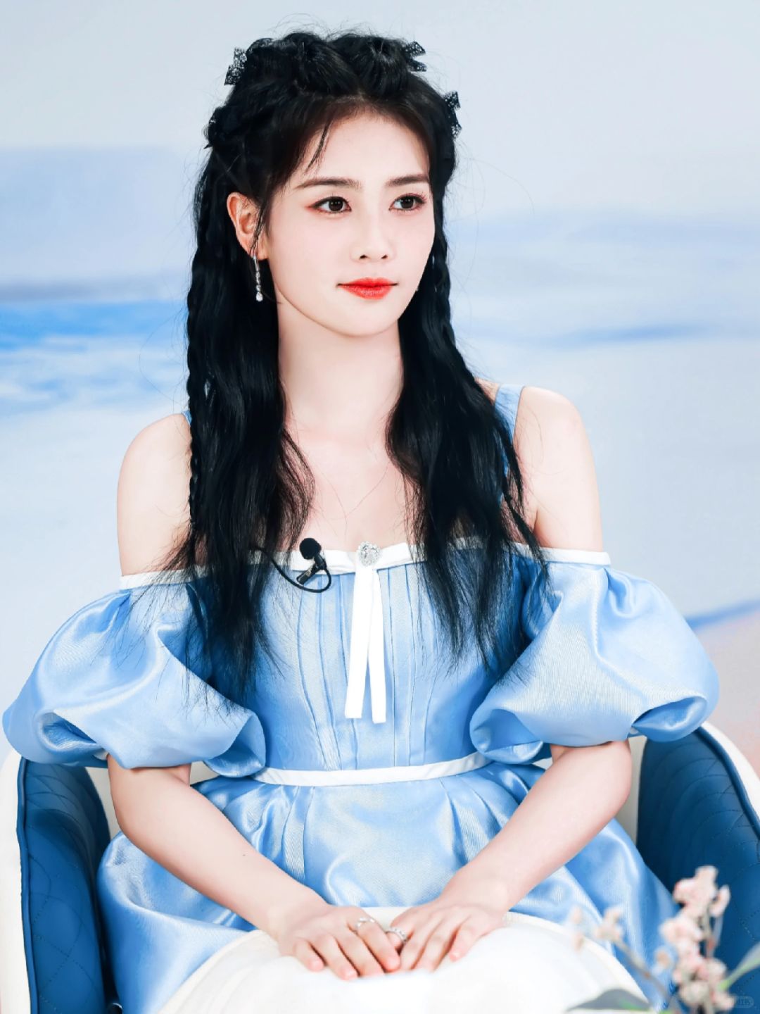 白鹿公主风造型的魅力瞬间  最近有幸目睹了几张白鹿的照片,真的让我