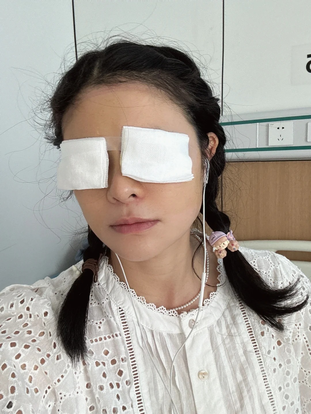 我放弃华西女孩眼睛近视手术纱布包扎眼睛